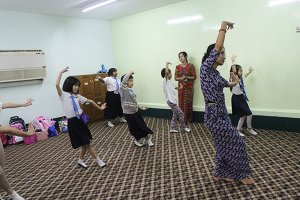 Myanmar Dance