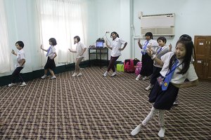 Myanmar Dance